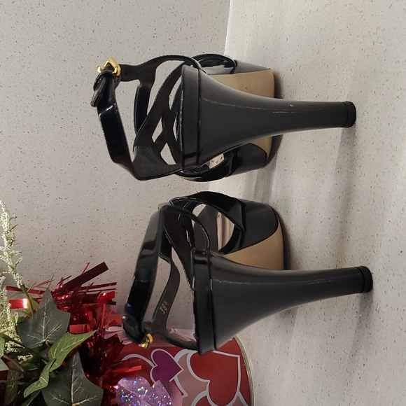 MIU MIU caged patent leather pumps (sz 8) - Picture 6 of 11